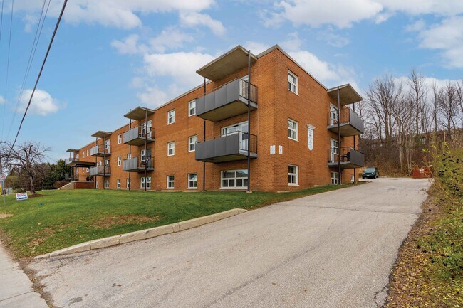 955 10th St E in Owen Sound, ON - Building Photo - Building Photo