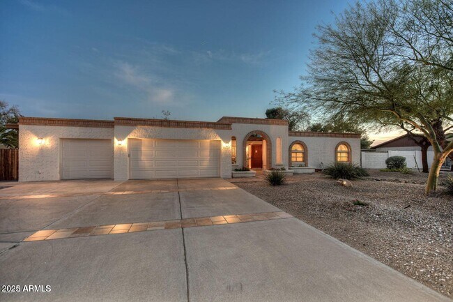 property at 5345 E Crocus Dr