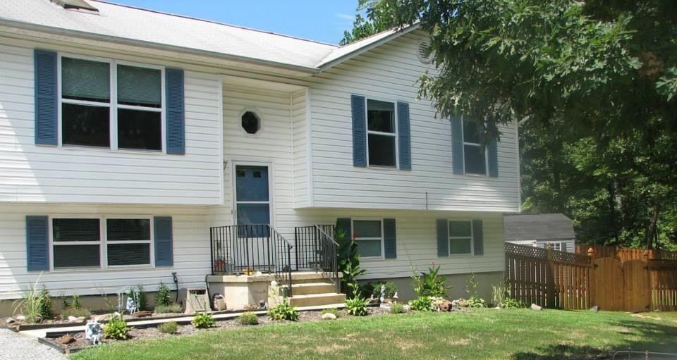 11245 Sitting Bull Cir, Unit Daylight Basement Apt in Lusby, MD - Foto de edificio