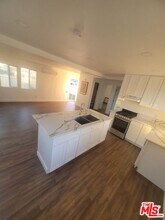 12202 Compton Ave in Los Angeles, CA - Foto de edificio - Building Photo