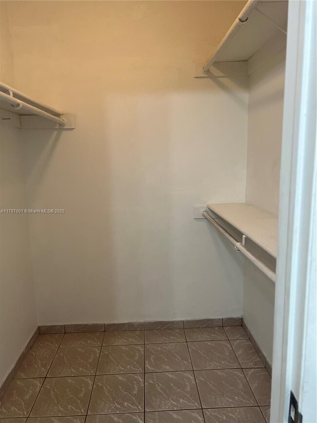 295 NW 72nd Ave in Miami, FL - Building Photo - Building Photo