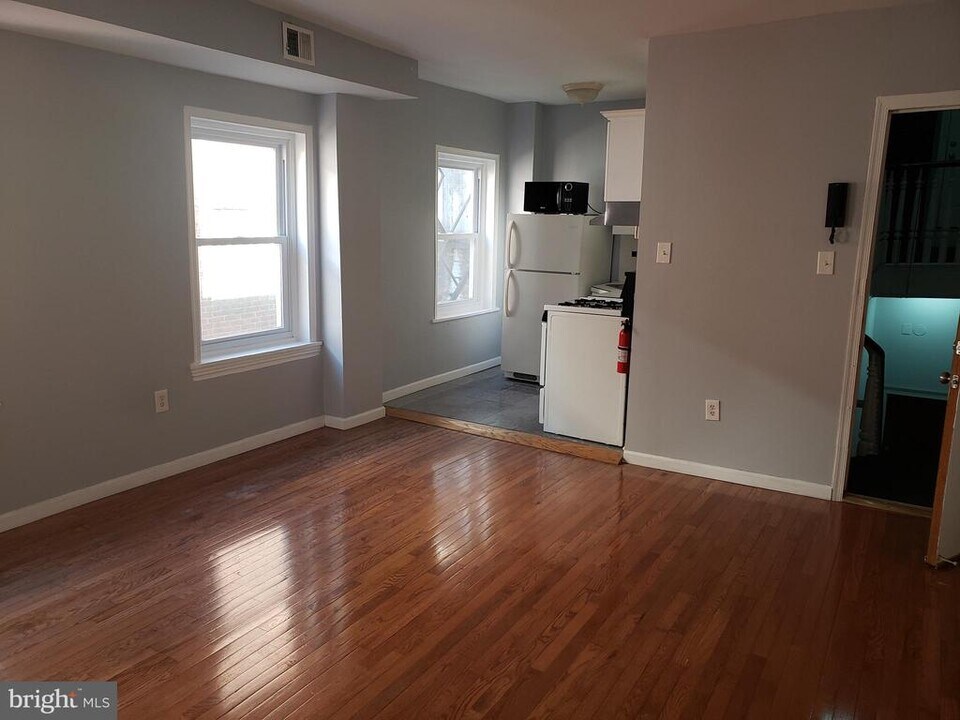 2008 Chestnut St in Philadelphia, PA - Building Photo