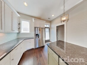 6817 Charlotte Pike in Nashville, TN - Foto de edificio - Building Photo