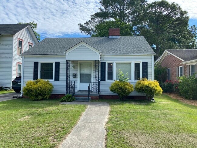 property at 404 S Queen St