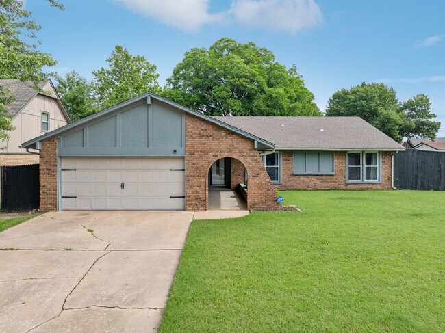 property at 2208 W Louisville St