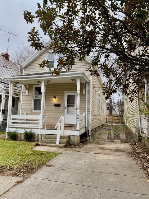 557 E Epworth Ave in Cincinnati, OH - Foto de edificio