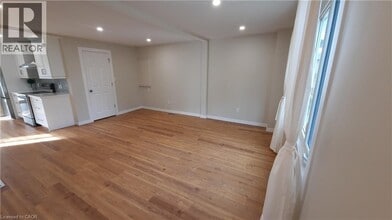 4 John Ave in Brant, ON - Building Photo - Building Photo