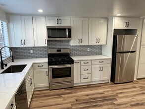 3742-3748 Via De La Bandola in San Diego, CA - Building Photo - Building Photo