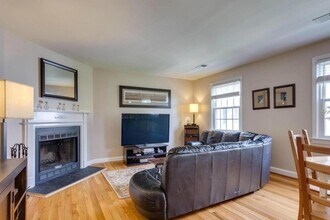 2908 13th Rd S, Unit 202 in Arlington, VA - Foto de edificio - Building Photo