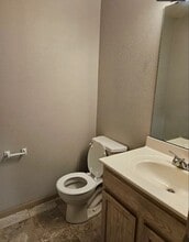 2160 SW Rambling Vine Rd in Lee's Summit, MO - Building Photo - Building Photo