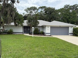 69 Sycamore Cir in Homosassa, FL - Building Photo
