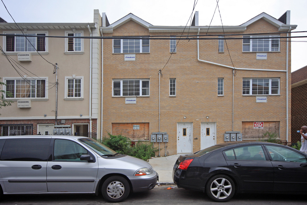 173 Beach 60th St in Far Rockaway, NY - Building Photo