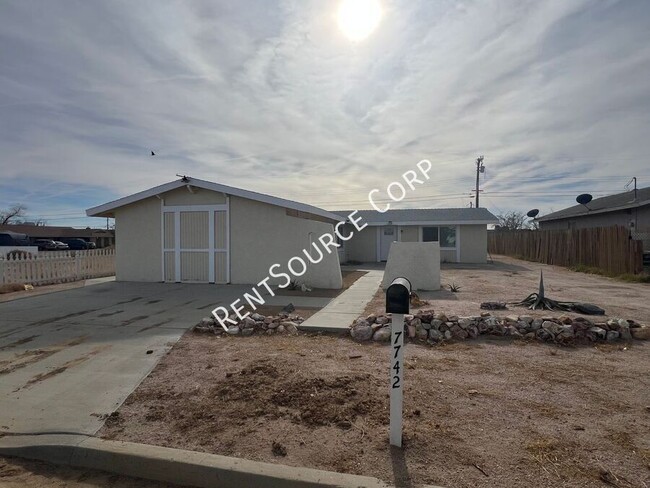 7742 Walpole Ave in California City, CA - Building Photo - Building Photo