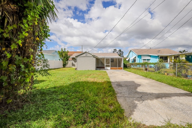 4220 38th Ave N in St. Petersburg, FL - Building Photo - Building Photo