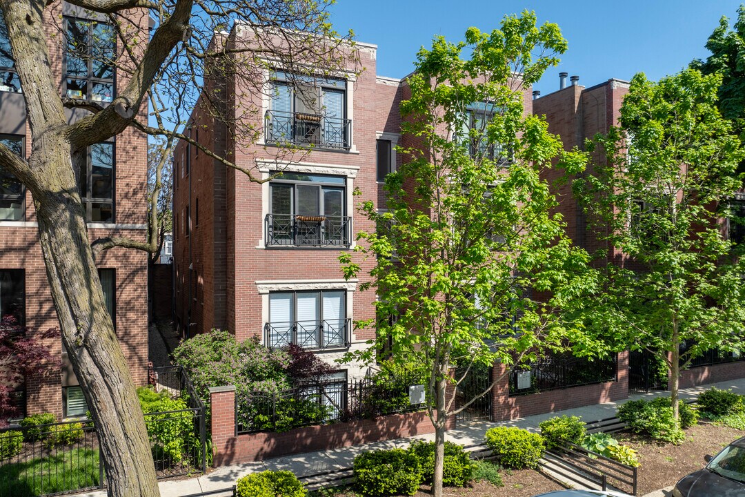 2721 N Wilton Ave in Chicago, IL - Building Photo