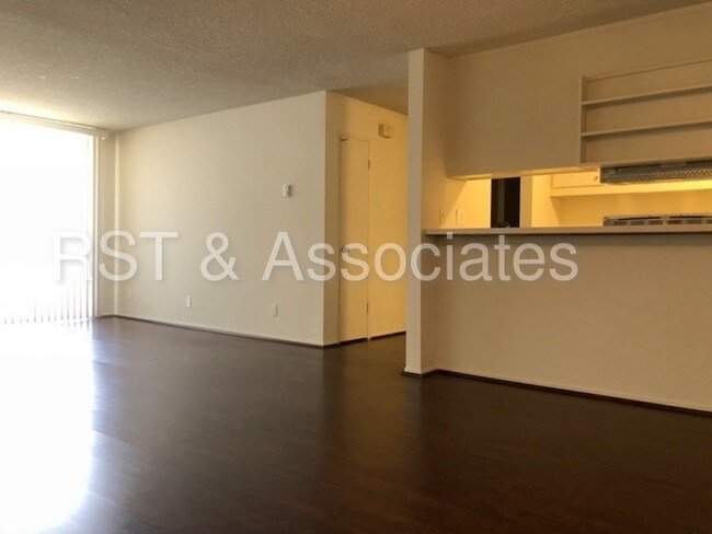 1114 12th St-Unit -208 in Santa Monica, CA - Building Photo - Building Photo