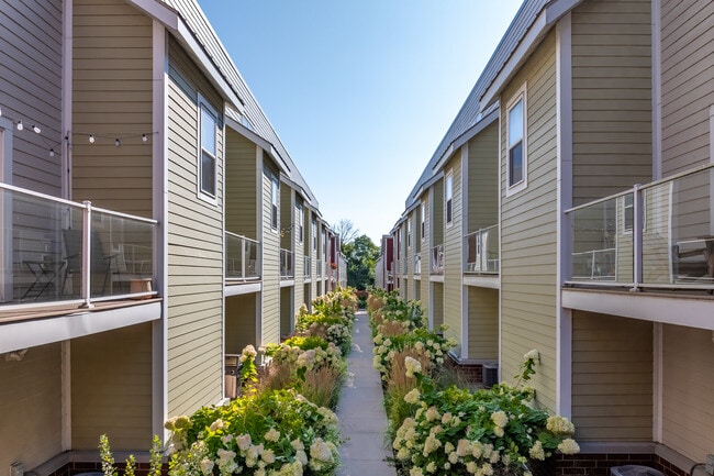 Row House 31 in Milwaukee, WI - Building Photo - Building Photo