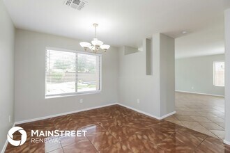 7019 S 43rd Dr in Phoenix, AZ - Foto de edificio - Building Photo