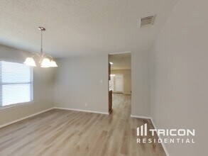 9231 Chinon in San Antonio, TX - Building Photo - Building Photo