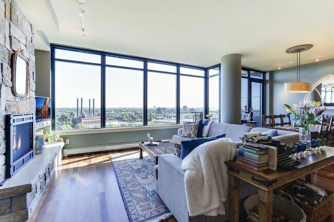 215 10th Ave S in Minneapolis, MN - Building Photo - Building Photo