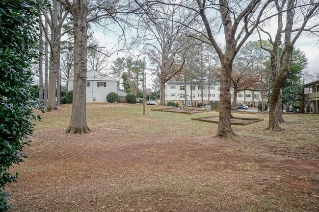 2811 Tully Square in Winston-Salem, NC - Building Photo - Building Photo