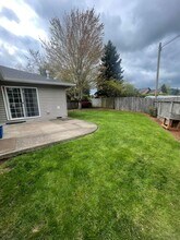 2726 S 12th St in Lebanon, OR - Building Photo - Building Photo