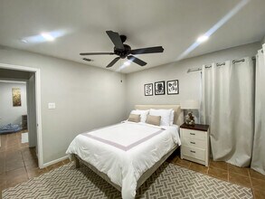 15403 Long Creek St in San Antonio, TX - Foto de edificio - Building Photo