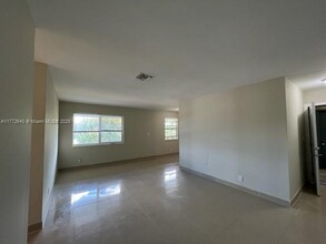932 Magnolia Dr in West Palm Beach, FL - Building Photo - Building Photo