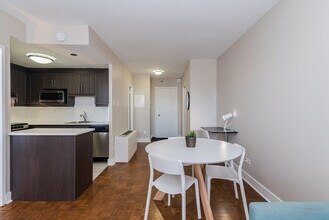 1276 Av des Pins O in Montréal, QC - Building Photo - Building Photo