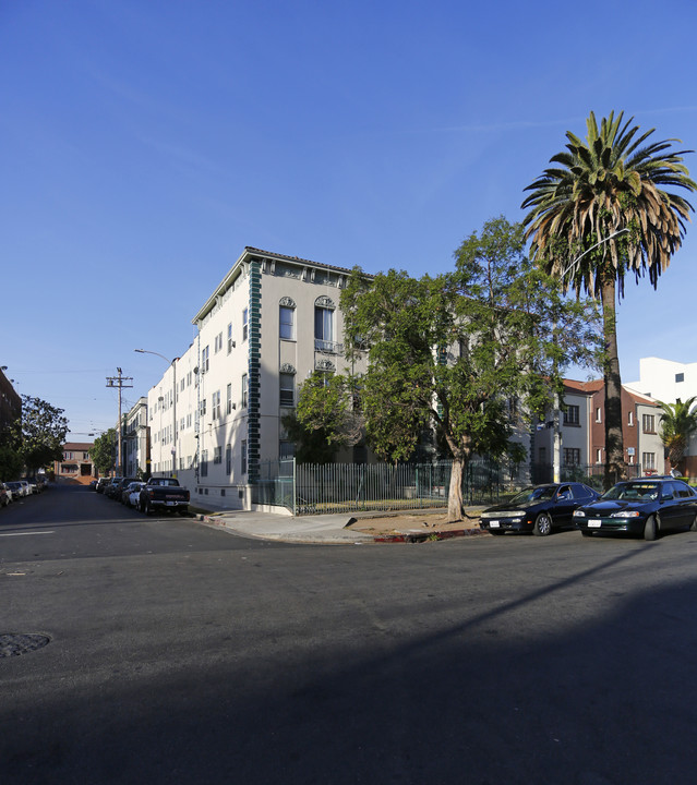 Leeward Apartments in Los Angeles, CA - Building Photo