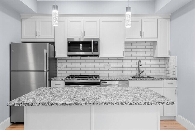 7 Waumbeck St-Unit -3 in Boston, MA - Building Photo - Building Photo