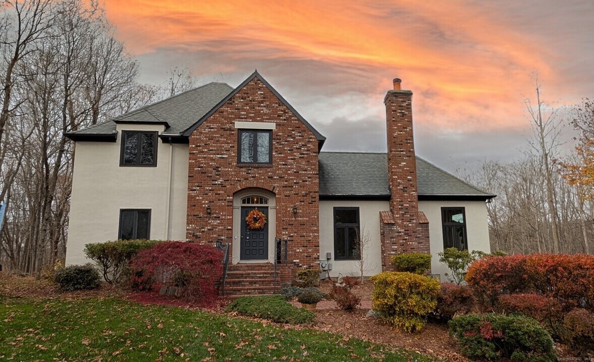 40 Hull Pl in Ridgefield, CT - Building Photo