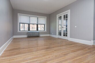 8209 S Ellis Ave in Chicago, IL - Foto de edificio - Building Photo