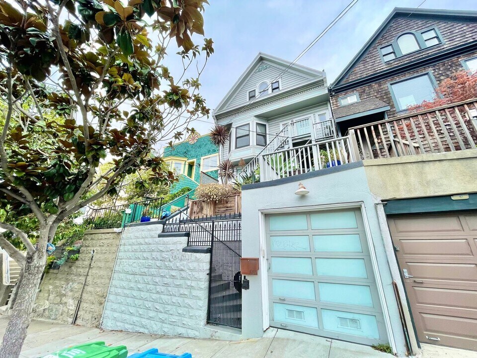 1-557 1/2 Vermont St in San Francisco, CA - Building Photo