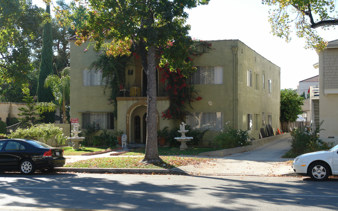 909 S Chevy Chase Dr in Glendale, CA - Building Photo