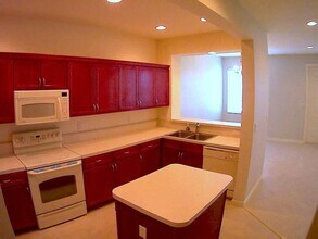 880 Millbrae Ct in West Palm Beach, FL - Building Photo - Building Photo