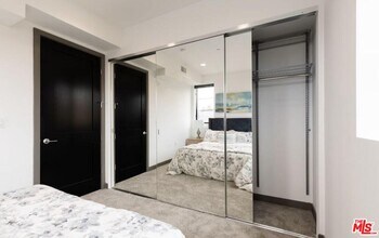 552 N Hobart Blvd in Los Angeles, CA - Building Photo - Building Photo