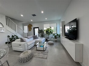 4516 NW 83rd Ave in Doral, FL - Building Photo - Building Photo