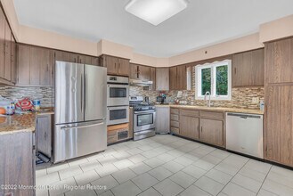 872 Red Oaks Dr in Long Branch, NJ - Building Photo - Building Photo