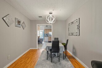 1016 E Tri Oaks Ln, Unit 79 in Houston, TX - Building Photo - Building Photo