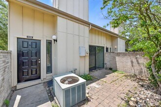 3126 Windchase Blvd in Houston, TX - Building Photo - Building Photo