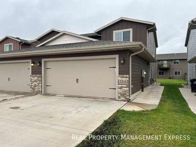 property at 2214 S Ronsiek Ave
