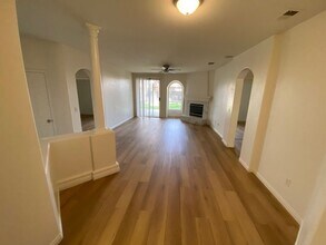 9818 Bossa Nova Ct in Bakersfield, CA - Building Photo - Building Photo