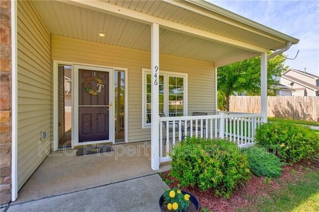 946 Red Hawk Way SE in Altoona, IA - Building Photo - Building Photo