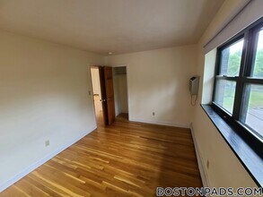 266 Grove St in Newton, MA - Building Photo - Building Photo