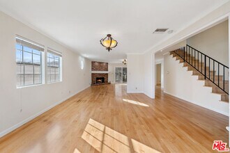 807 E Orange Grove Ave in Burbank, CA - Building Photo - Building Photo