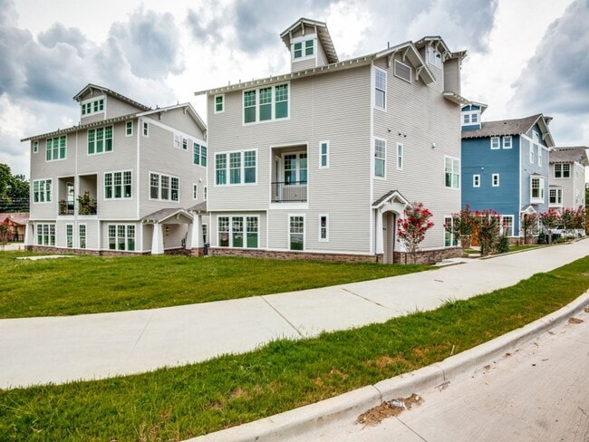 649 N Tyler St in Dallas, TX - Building Photo - Building Photo