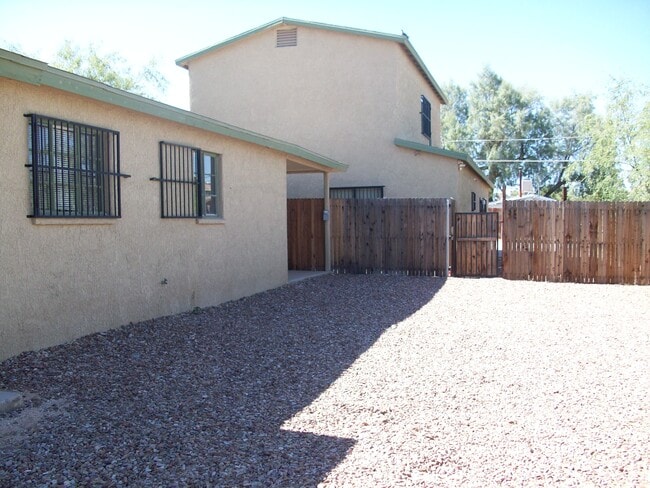 530 E Linden St, Unit #2 in Tucson, AZ - Foto de edificio - Building Photo