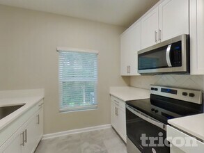 2035 Dutton Island Oaks Wy in Jacksonville, FL - Foto de edificio - Building Photo