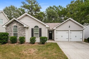 2404 Rambling Way in Lithonia, GA - Building Photo